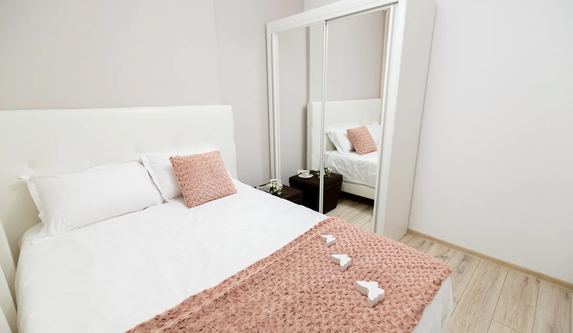 Metropolitan Iassium Luxury Suites ยาช ภายนอก รูปภาพ